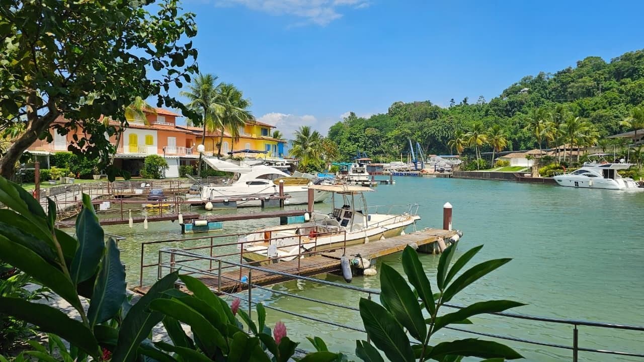 Exclusive Waterfront Home with 60-Foot Dock – Porto Galo Condominium