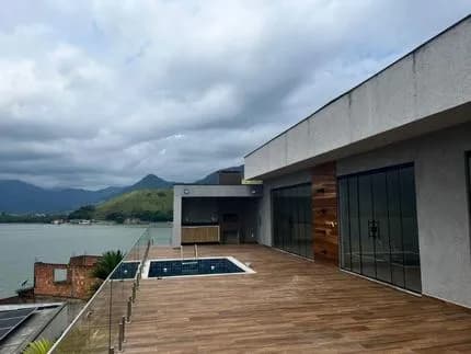 Les pieds dans le sable, intimité absolue et art de vivre raffiné à Angra