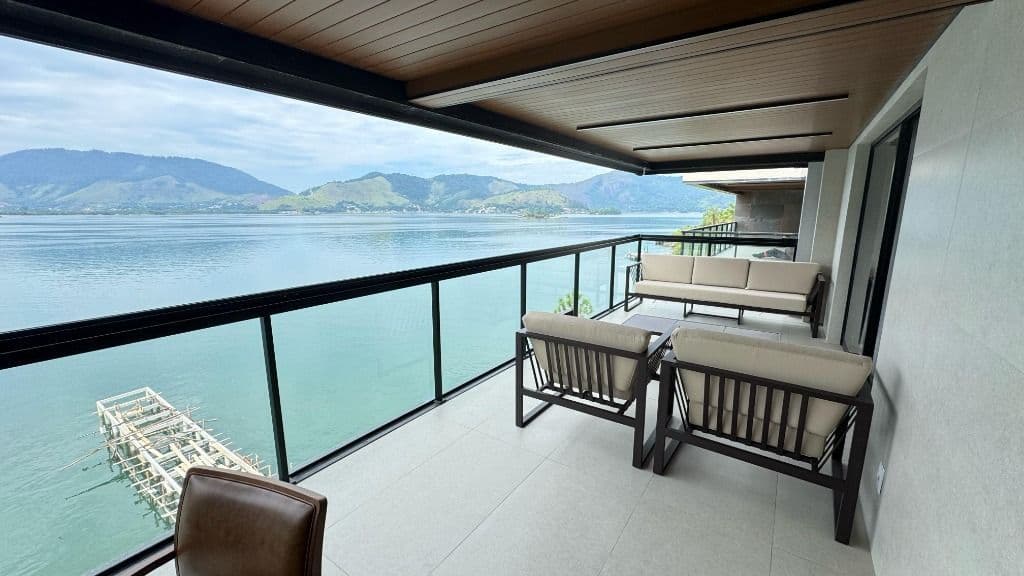 Seafront Exclusivity with Private Views and Leisure