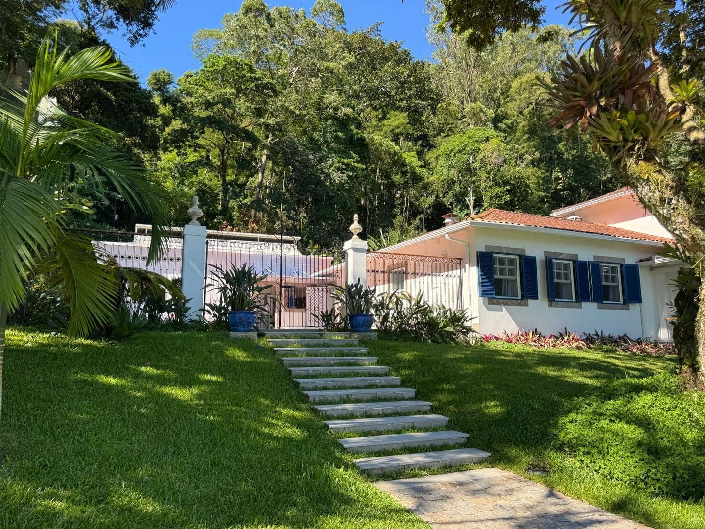 The Height of Luxury in Angra dos Reis: Resort Mansion with 11 Suites