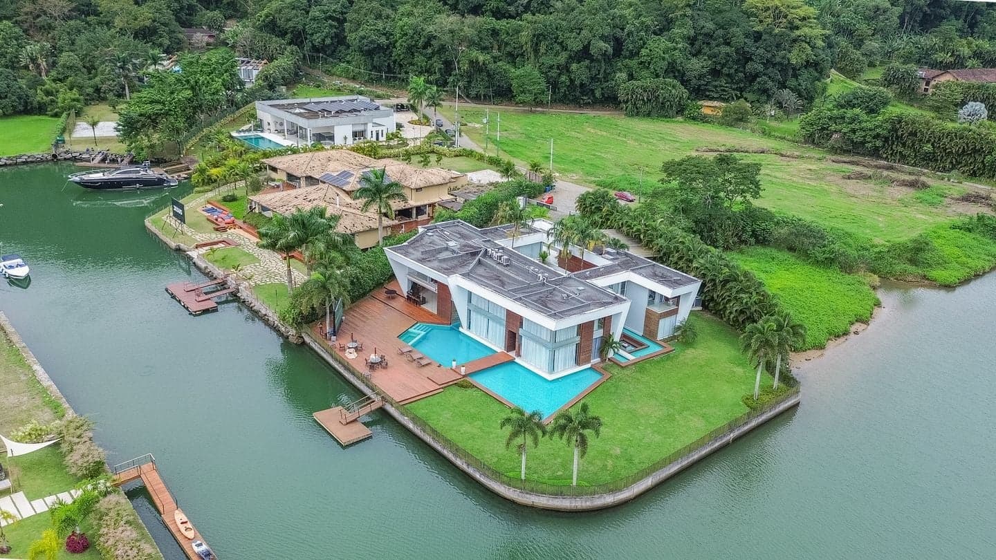 Exclusivity by the Marina, with Elegance and Stunning Views